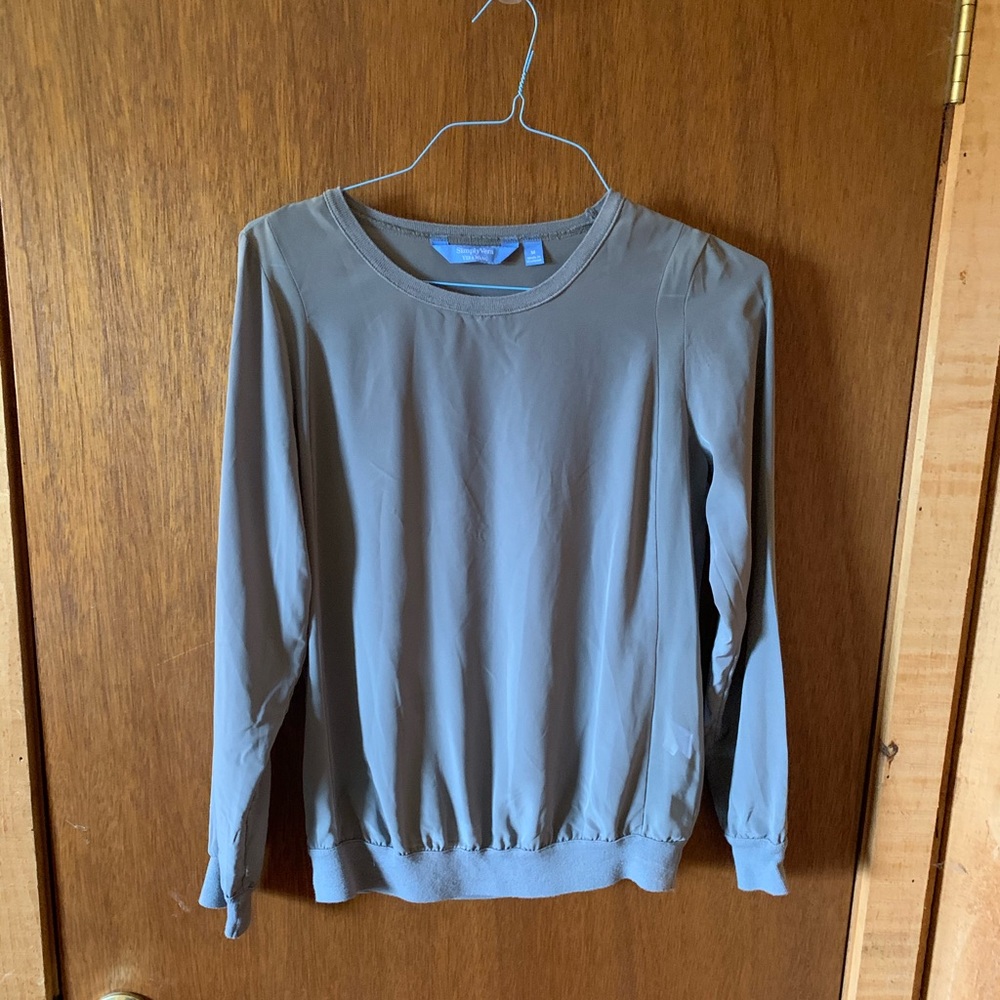 Simply Vera wang flowy silver top